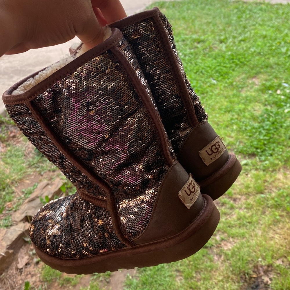 Women UGGS boots
